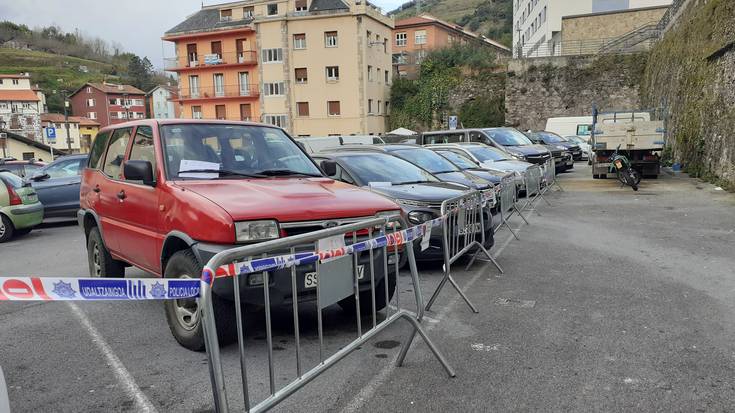 Erregetxeko eta Baltegietako hainbat aparkaleku libre laga behar dira