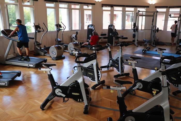 Eguerdietan ere zabalduko dute gimnasioa asteko hiru egunetan