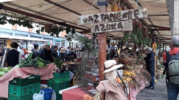 Gaztañerre azoka bertan da; datorren zapatuan egingo da