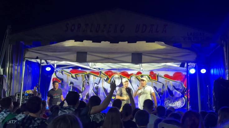 Ikuskizun intentsua partekatu zuen Polo Opuestok zubian batu ziren zale fidelekin