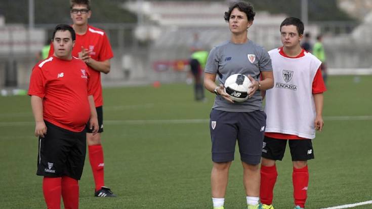 Eli Ibarra Athleticeko Genuine taldea entrenatzen ari da