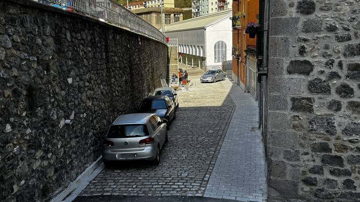 Galtzada-harriak jarrita Baltegieta kalean