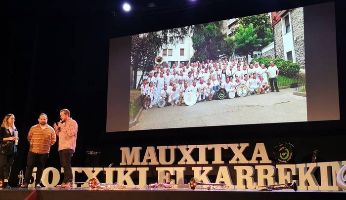 "50 Txiki Elkarrekin" dokumentala sarean ikusgai jarri du Mauxitxa txarangak