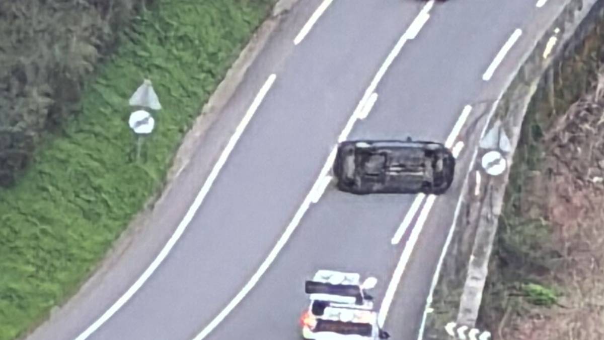 Auto bat irauli da Osintxutik Soraluzerako bidean