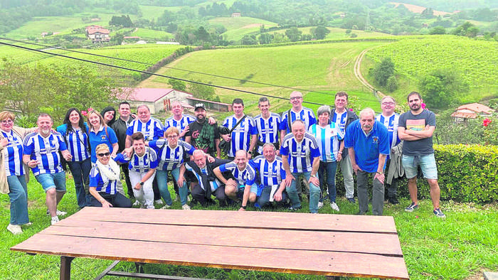 Angel Balsera (Ermua): "Ermuan realzale asko dago, eta 50 inguru joango gara Sevillara"