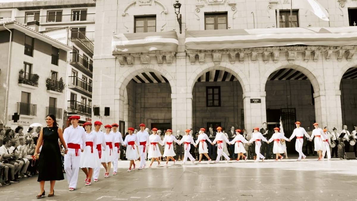 Pozik agertu da Udala sanbartolomeek eman dutenarekin