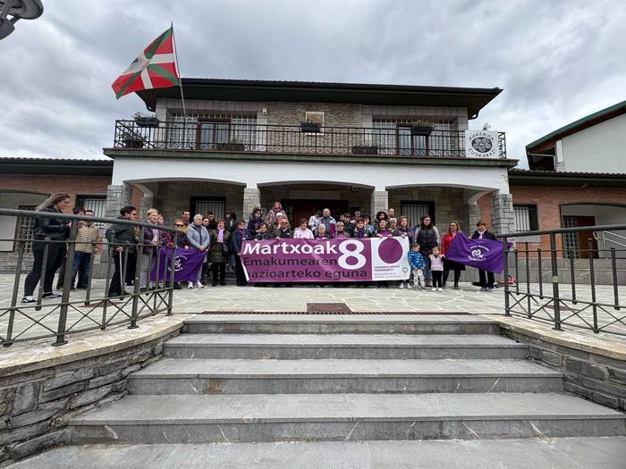 M8ko elkarretaratzea