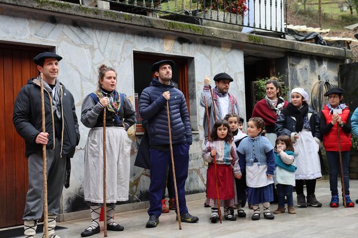 Santa eskea baserrietan