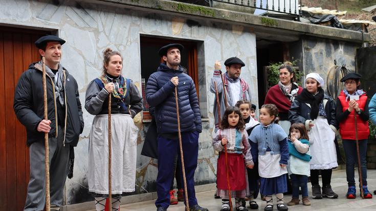 Julio Sotok eta Nerea Elustondok kantatuko dute baserrietako Santa Eskean