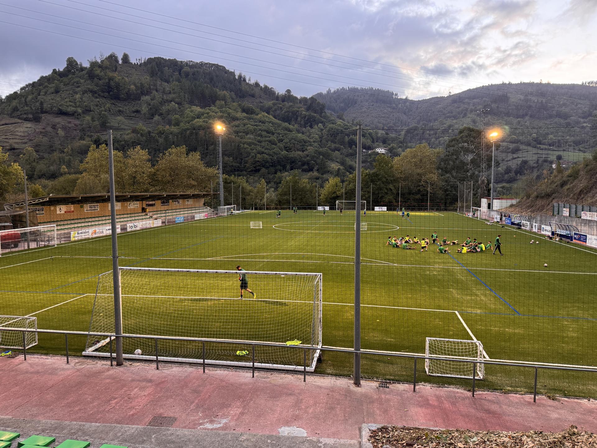 Etzi, domeka, egingo du Soraluze Futbol Taldeak 2026-2027ko denboraldiko aurkezpena