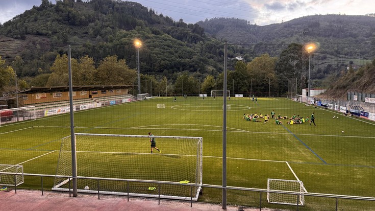 Etzi, domeka, egingo du Soraluze Futbol Taldeak 2026-2027ko denboraldiko aurkezpena