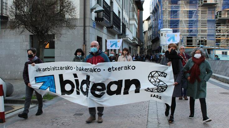 “Bidea gara” lemapean ehundik gora lagun bildu zituen atzo presoen aldeko mobilizazioak