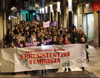 Indarkeria matxista eta konplizitate sareak salatzera kalera irten dira dozenaka herritar