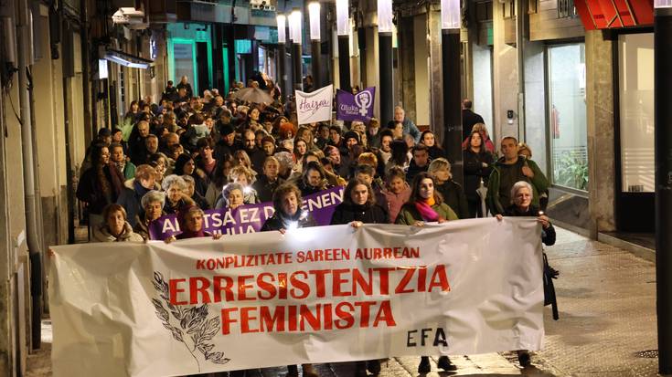 Indarkeria matxista eta konplizitate sareak salatzera kalera irten dira dozenaka herritar