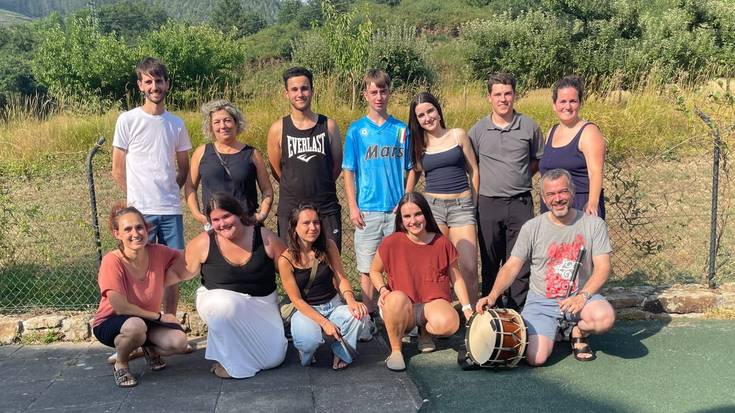 Soraluzeko Erraldoien Konpartsa: "15 eta 17 urte artekoak eta guraso gazteak animatu dira"