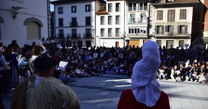 Olentzeroren eta Mari Domingiren etorrera prestatzeko bilera irekia egingo da bihar