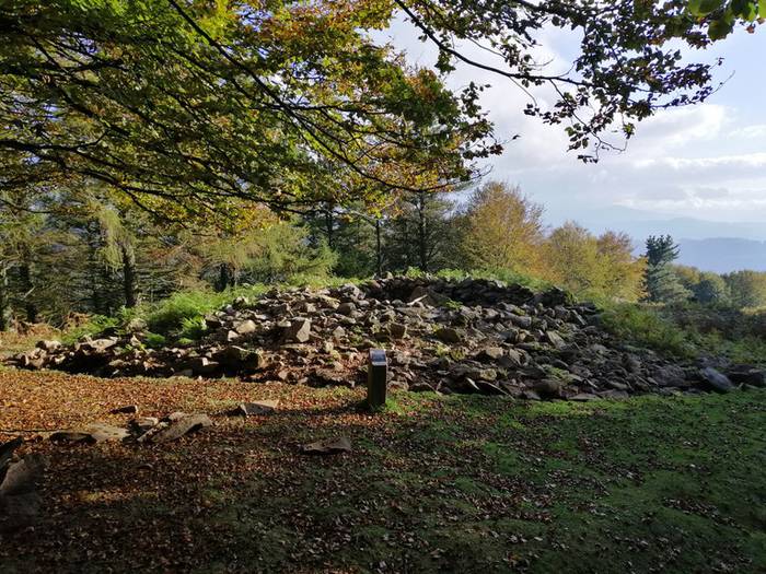 Indusketak Dolmenen Ibilbidean