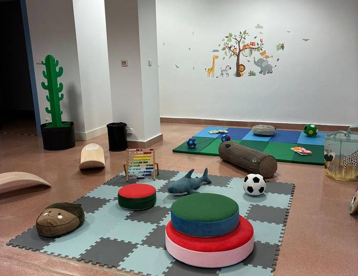 Debako Udalak haurrentzako gune berri bat egokitu du Ostolaza liburutegian