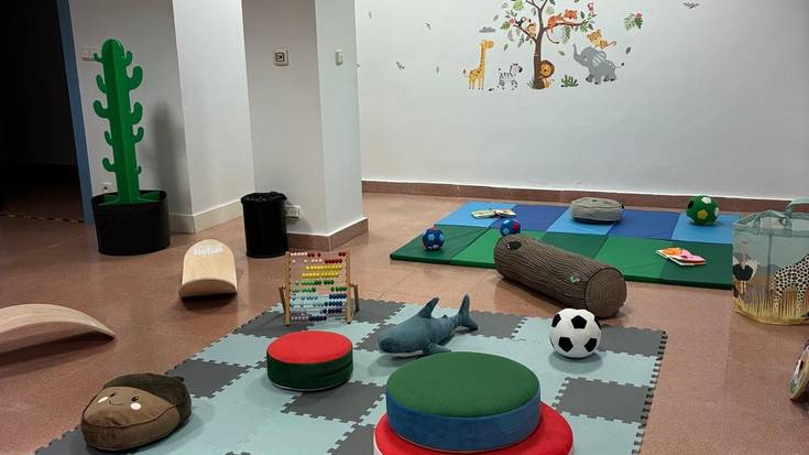 Debako Udalak haurrentzako gune berri bat egokitu du Ostolaza liburutegian
