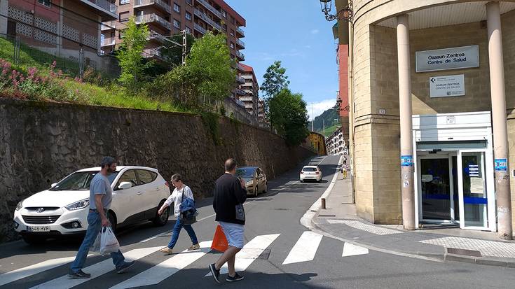 Hasi dituzte Bernardo Ezenarro kalea berrurbanizatzeko lanak