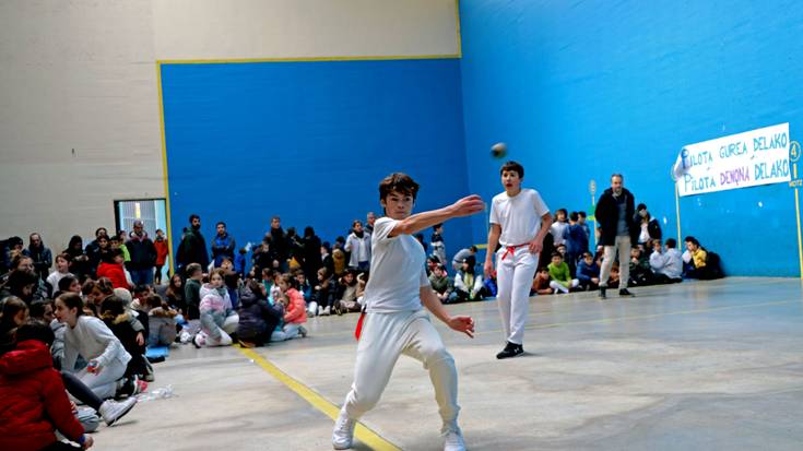 Ikastolako frontoian egingo dute zapatuan Pilota Eguna