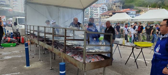 Berdel Egunaren atarian, Mutrikuko moila prest dago berriz ere jendez betetzeko