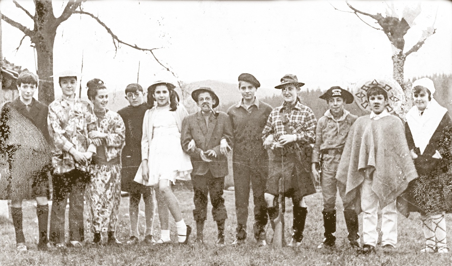Elgoibarko "scout" taldeak antolatutako mozorro lehiaketa