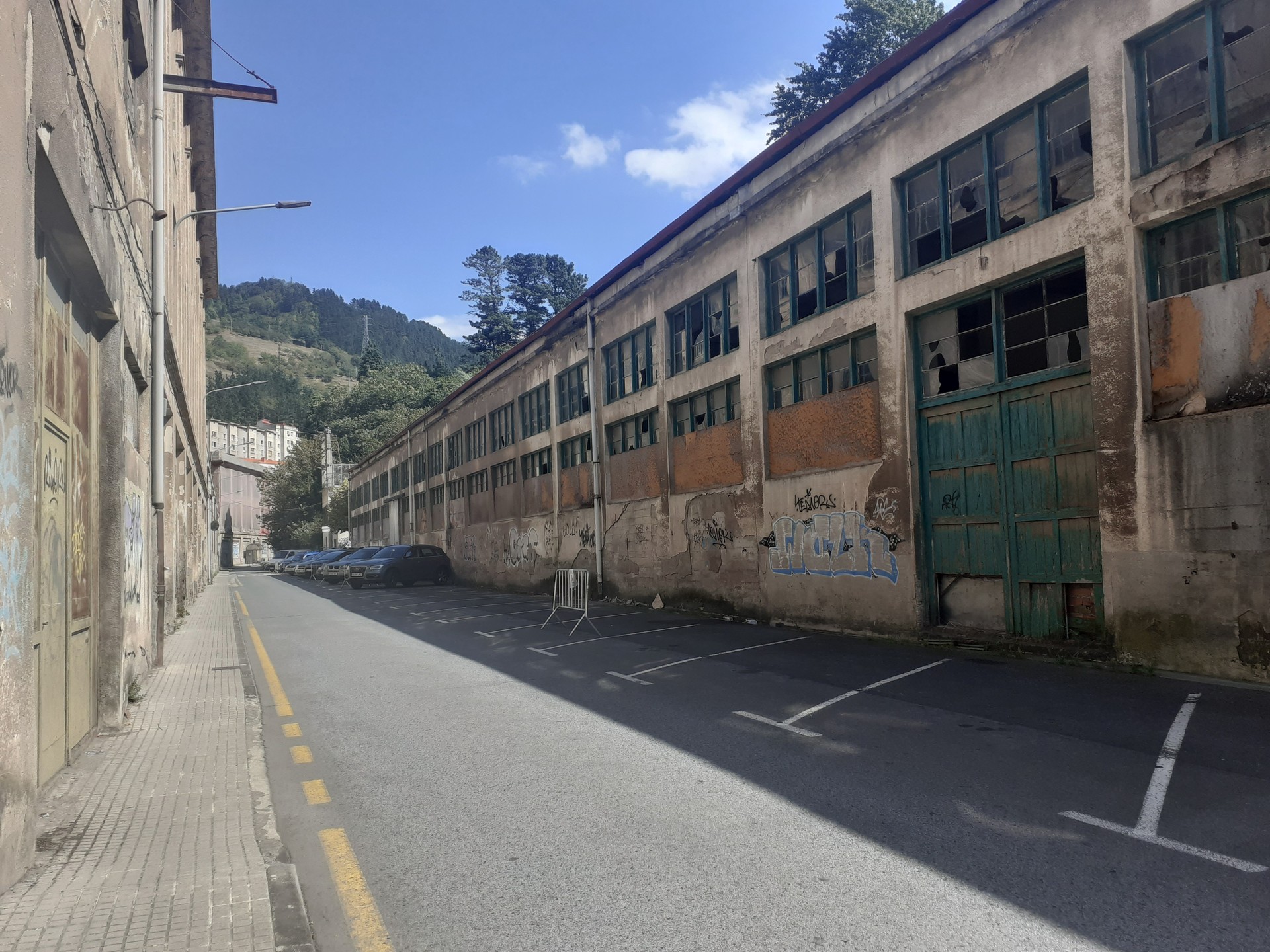 Cañones bota eta kiroldegia egin