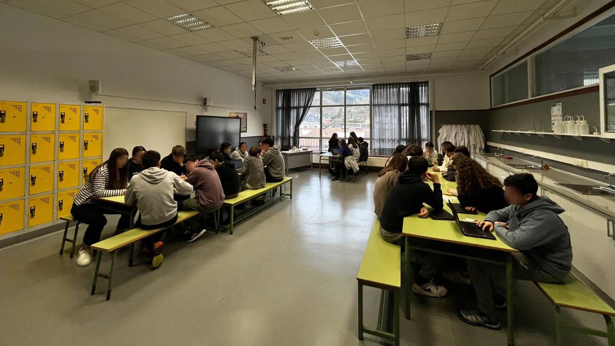 Euskara Batzordeak sortu dituzte Ikastolan eta Institutuan, Elgoibarko Izarraren bitartez