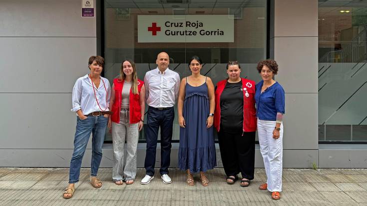 Ahulenen ongizatea bermatzeko hitzarmena berritu dute Elgoibarko Gurutze Gorriak eta Udalak