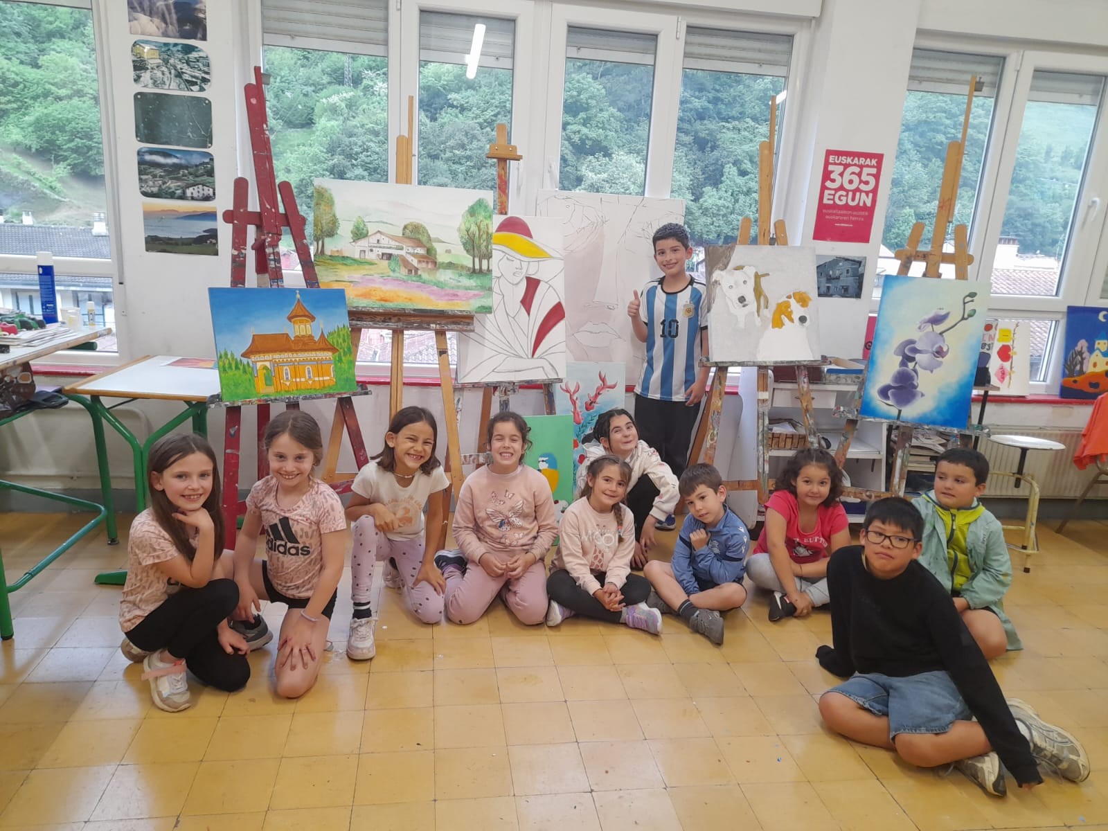 Krabelin pintura eskolako ikasleen ikasturte amaierako erakusketa ikusgai maiatzaren 23ra arte