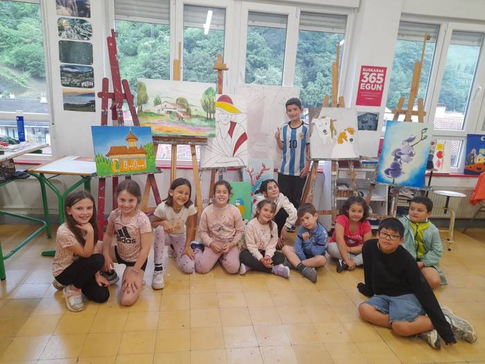 Krabelin pintura eskolako ikasleen ikasturte amaierako erakusketa ikusgai maiatzaren 23ra arte