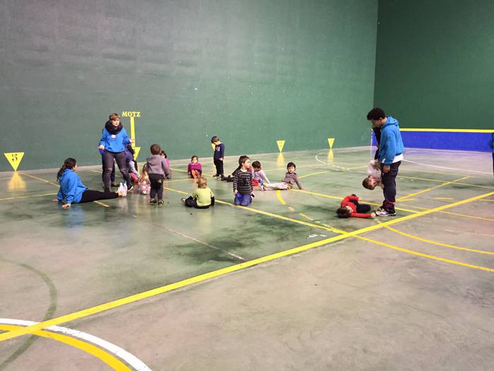 Kiroldegiko frontoia jolasgune