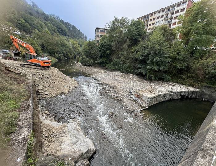 Makina egokituko dute obrak bukatzen joateko
