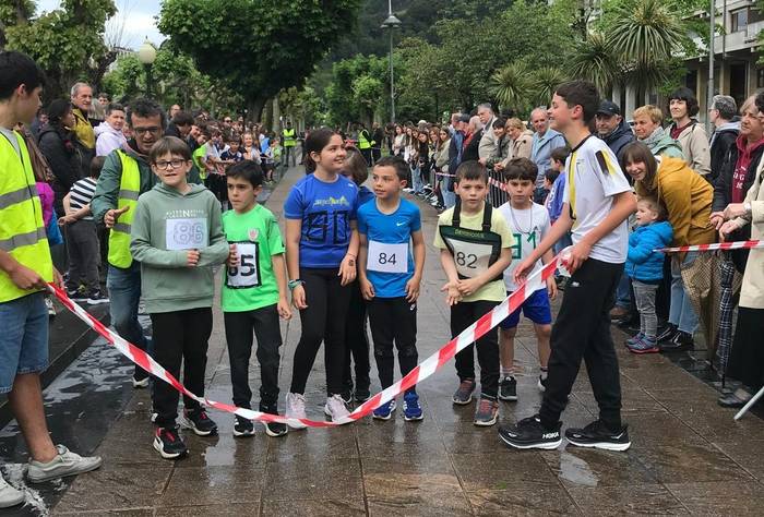 Etzi haur eta gaztetxoei zuzendutako Anes Arrinda krosa izango da Debako zumardian