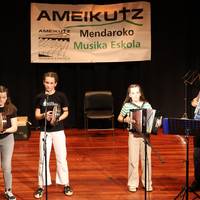 Ameikutz musika eskolako trikitia, gitarra eta perkusio ikasleen emanaldia, bihar