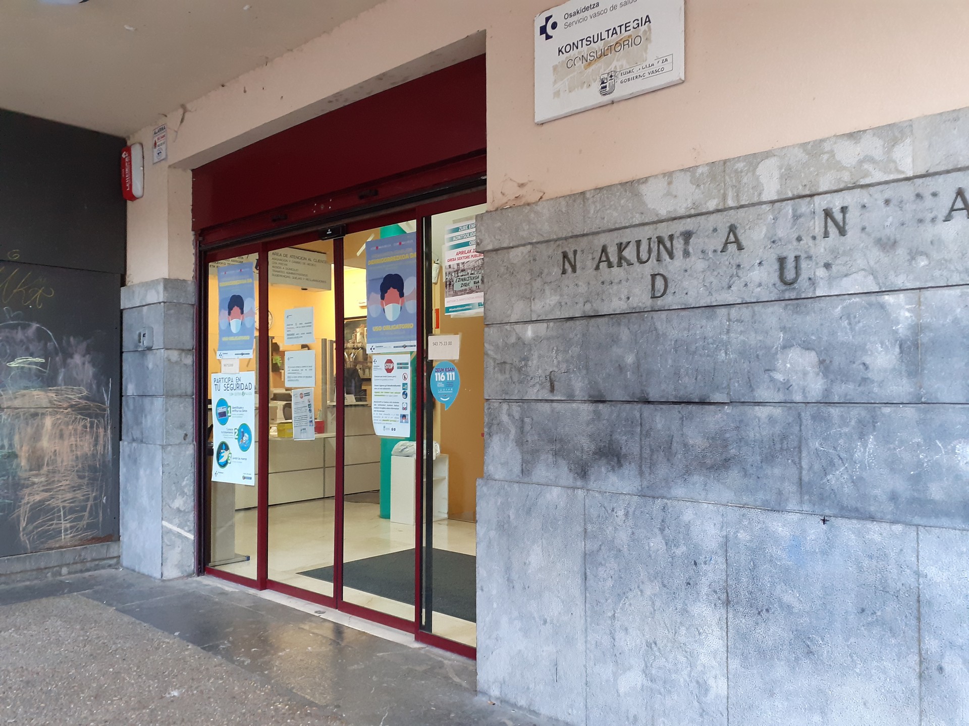 Pediatra barik eta mediku bat gutxiagorekin