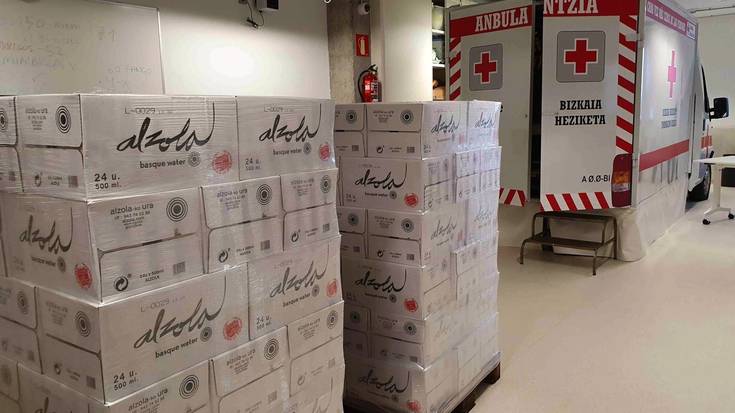 Alzolak 50.000 ur botela dohaintzan emango dizkio Osakidetzari eta Gurutze Gorriari