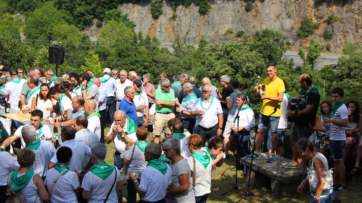 Aurten ez da Santa Ana jairik izango Mendaron eta dirua herriko ostalari, merkatari eta zerbitzuetakoei laguntzeko erabiliko dute