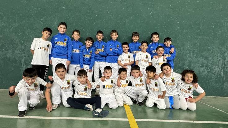 Emozioa bor-bor Soraluzeko pelota eskolako partiduetan