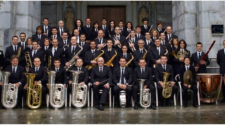 Ezoziko Ama Abesbatzaren 25. urteurrenaren harira, Udal Musika Bandak kontzertua emango du Soraluzen