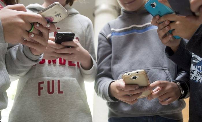 Seme-alabak Interneteko arriskuez ohartarazteko formazio saioa antolatu dute maiatzaren 14rako