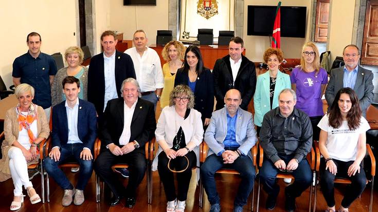 Udaleko sail bakoitzeko zinegotzi arduradunak, hautetsien liberazioak eta soldatak zehaztu dituzte