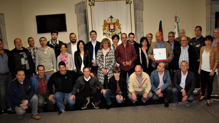 C.D. Elgoibarrek Udalaren errekonozimendua jaso du