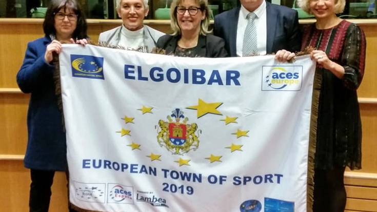 Elgoibarko Udaleko ordezkariek Bruselan jaso dute 2019ko Europako Kirolaren Herria izendapena