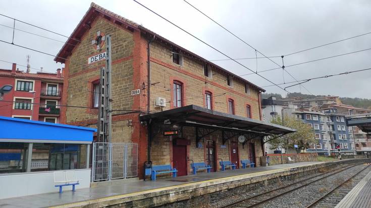 Tren zerbitzua etenda dago Elgoibar eta Mendaro artean