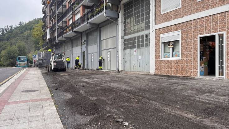 Gaur, errepide zatia asfaltatuko dute Soraluzen eta 15:00etatik 18:00ak arte ez da autobusik izango Eibarko noranzkoan