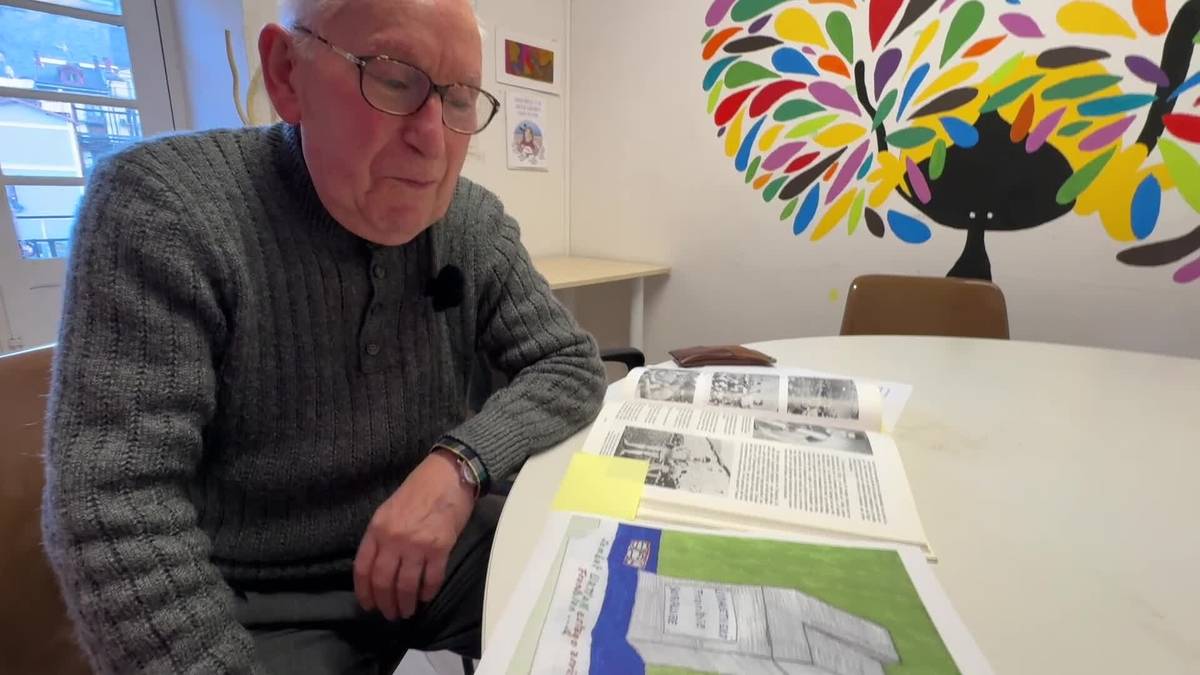 “Gaztetan majo ibiltzen ginen sake-harriarekin, batean jarri gainean eta labainean behera eta bestean pilota botatu eta eskuarekin joz”