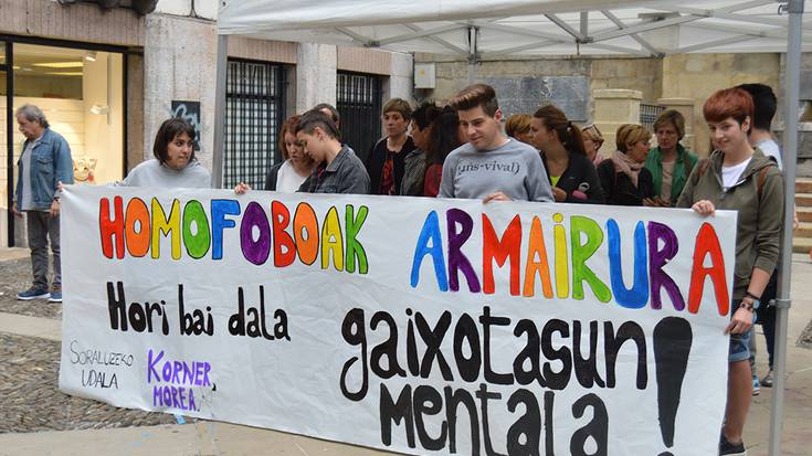 "Homofoboak armairura" lemapean, elkarretaratzea egin zuten atzo