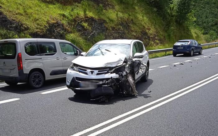 Bi lagun zauritu dira Azkaraten izan den auto istripuan